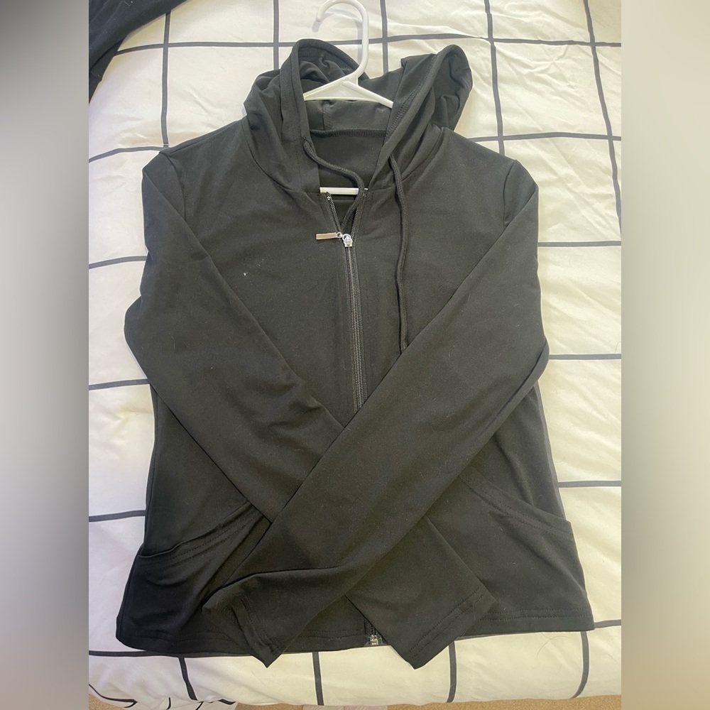 SMALL BLACK ZIP-UP